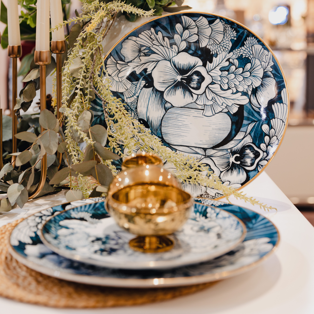 Remediarium Primum Charger Plate — porcelain, blue botanical illustration, 14in